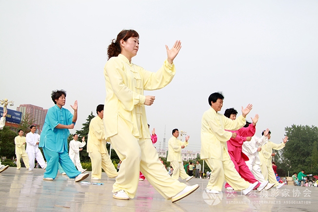 胜似闲庭信步【汶上中都广场健身活动花絮】